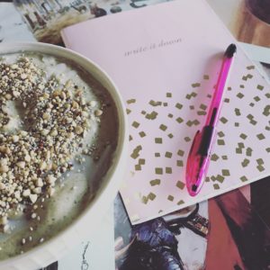 mint-green-smoothie-bowl