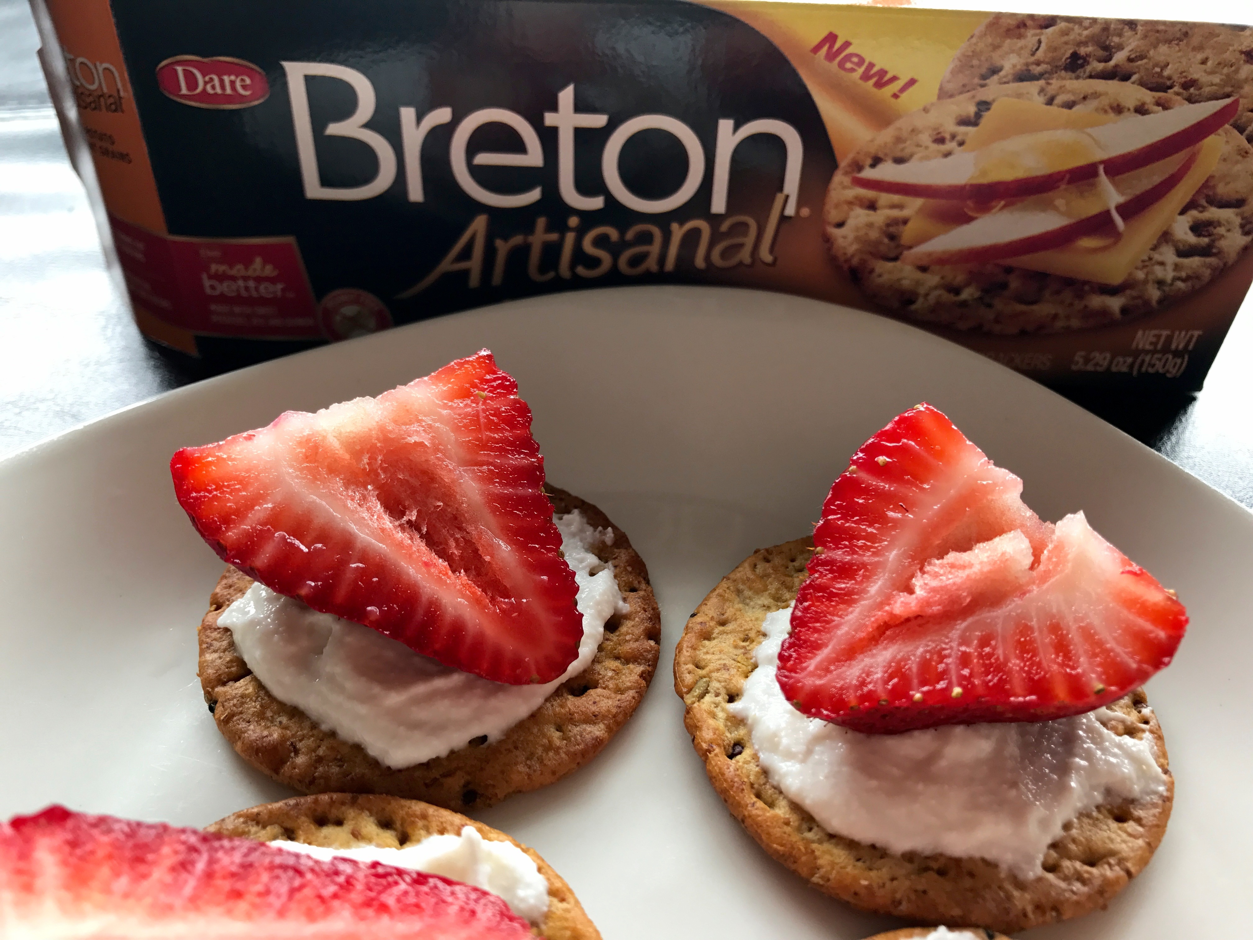 Breton-Crackers-Strawberry-Appetizer
